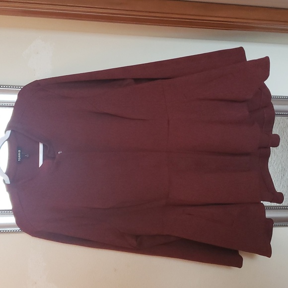 Elegant Burgundy Women's Coat. - Picture 5 of 7